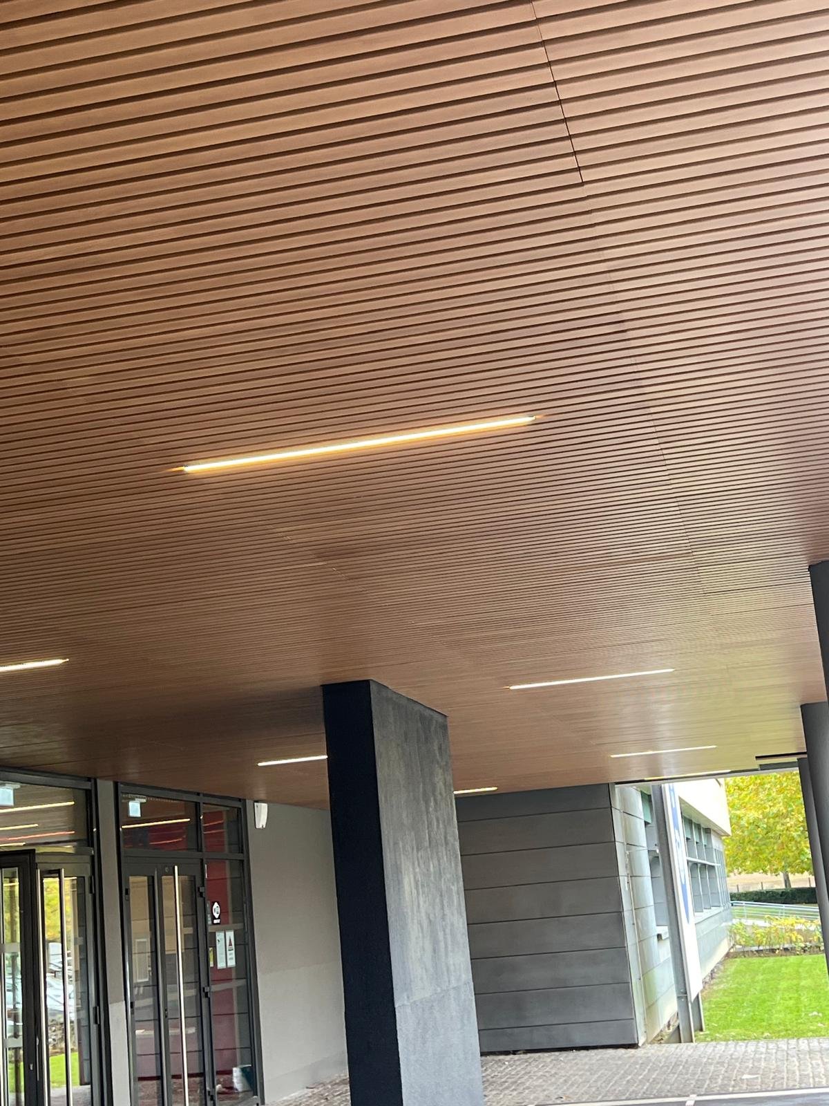 Plafond suspendu design industriel